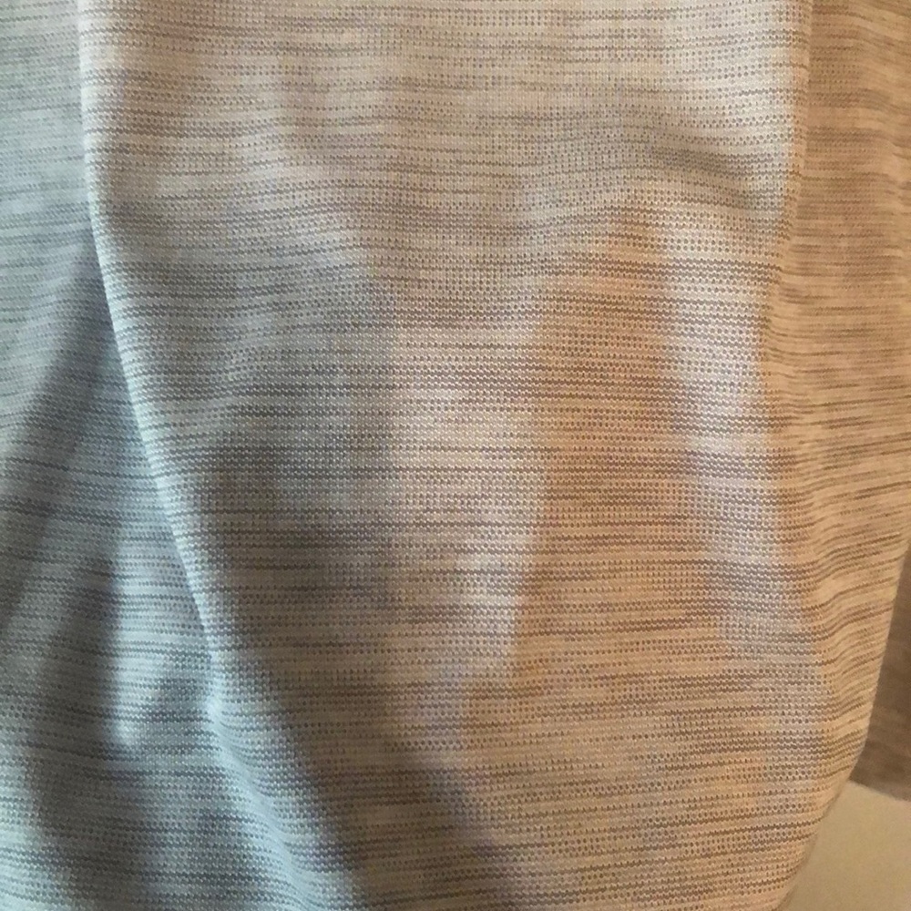 Under armour shirt - Picture 4 of 4